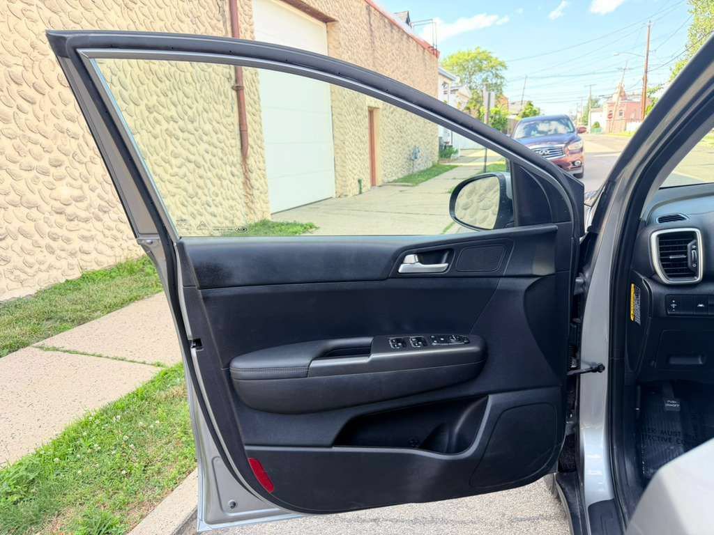 Used 2022 Kia Sportage LX AWD/4WD image 10
