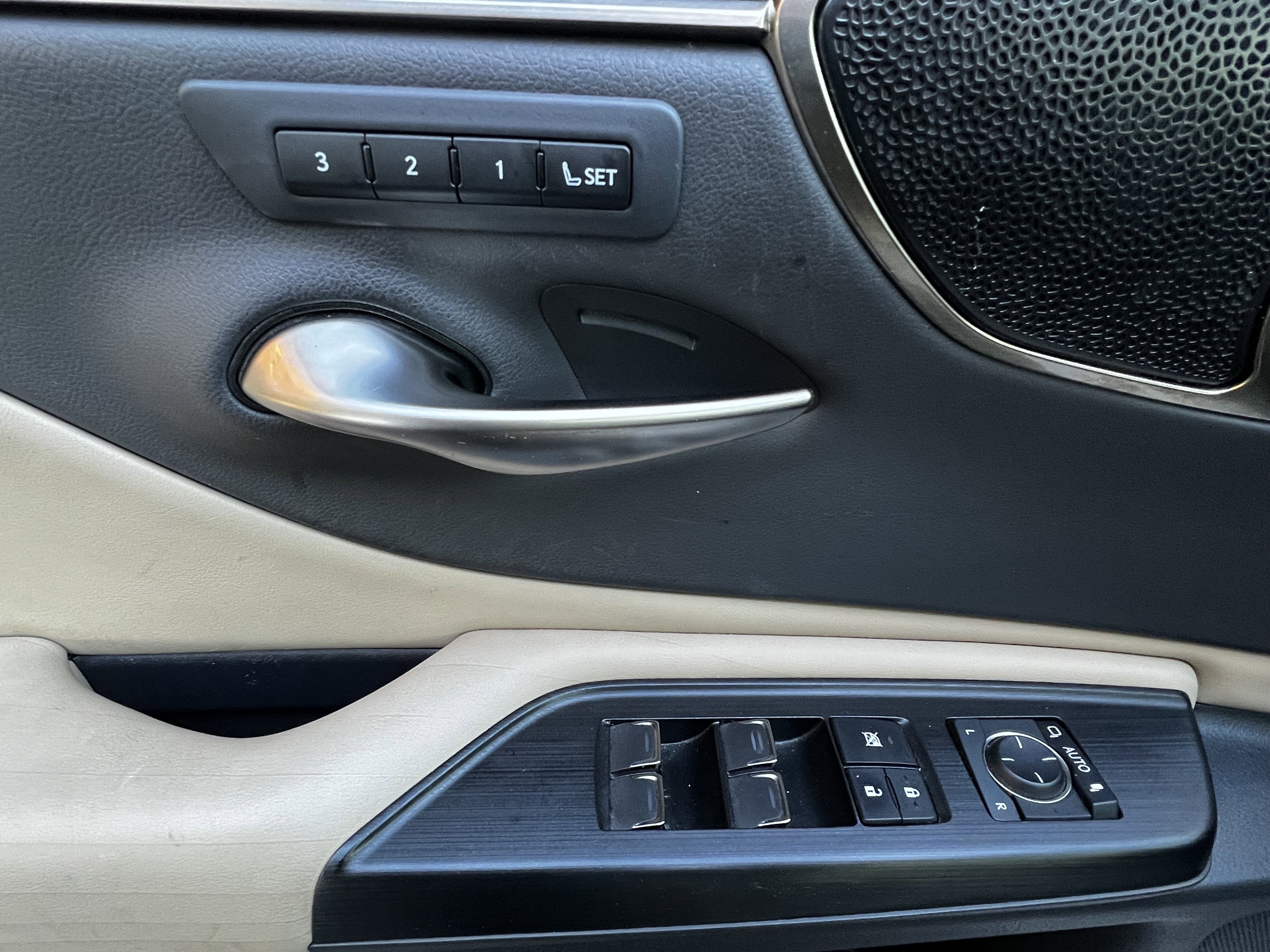 Used 2021 Lexus ES 300h Ultra Luxury w/ Accessory Package 2 image 14