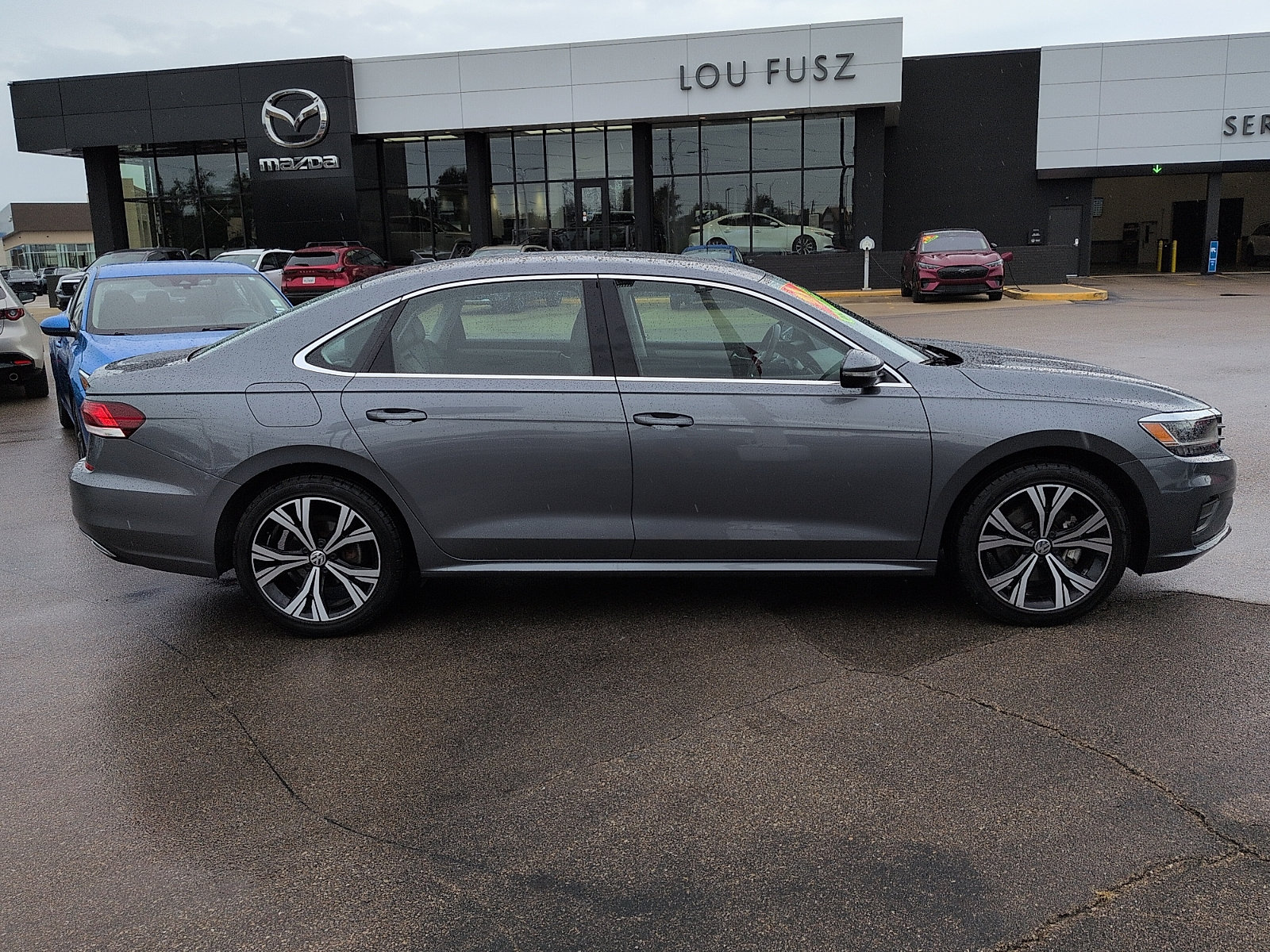 Used 2021 Volkswagen Passat 2.0T SE FWD image 2