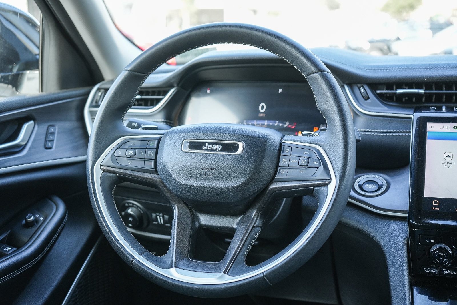 Used 2023 Jeep Grand Cherokee L Limited image 15