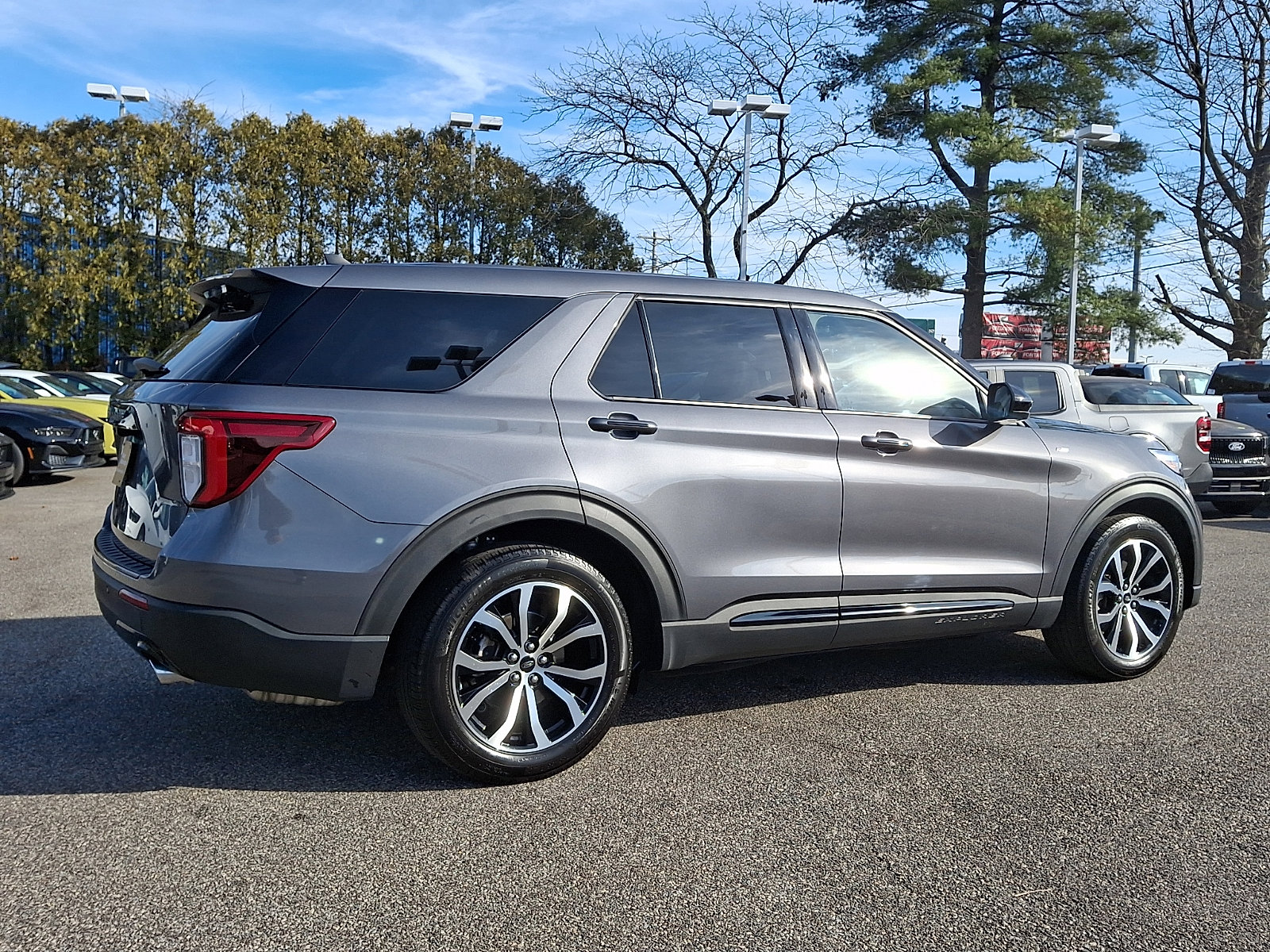 Certified 2022 Ford Explorer ST-Line image 11