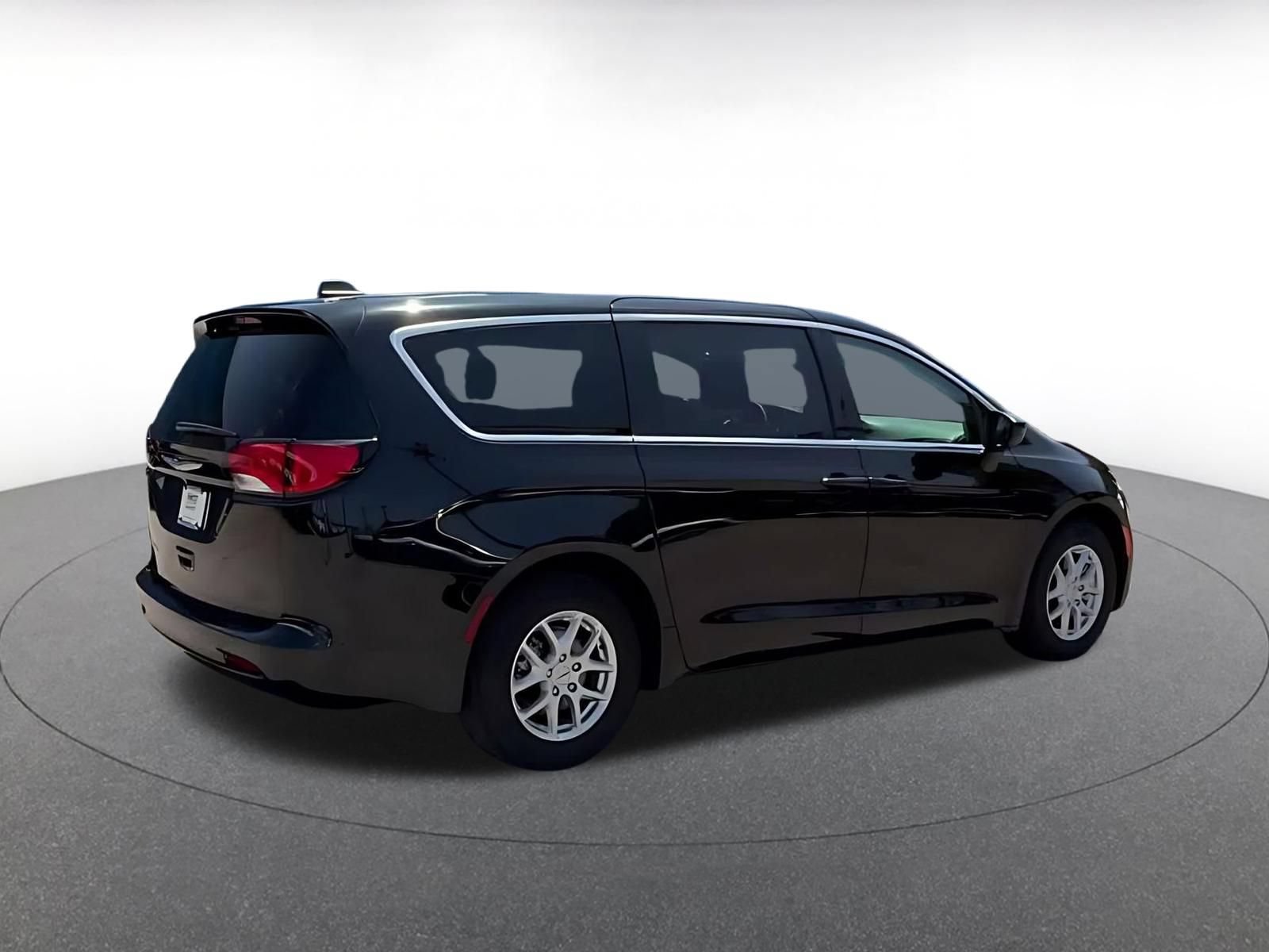 Used 2024 Chrysler Voyager LX FWD image 15