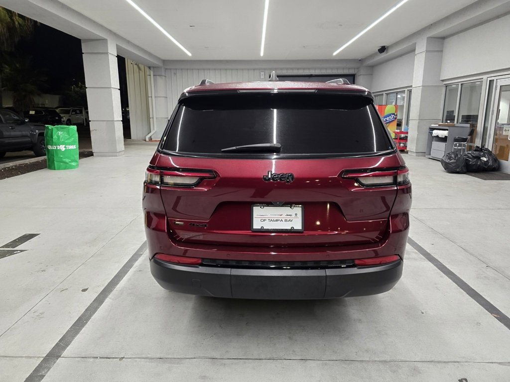 Used 2022 Jeep Grand Cherokee L Laredo image 5