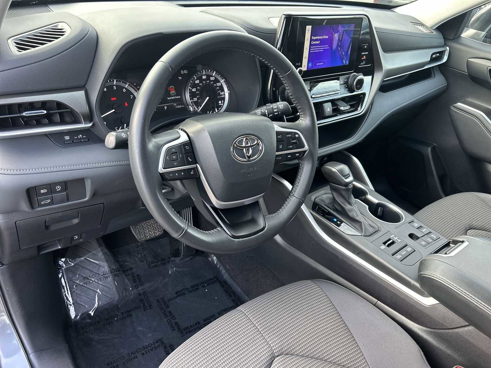 Used 2023 Toyota Highlander LE image 10