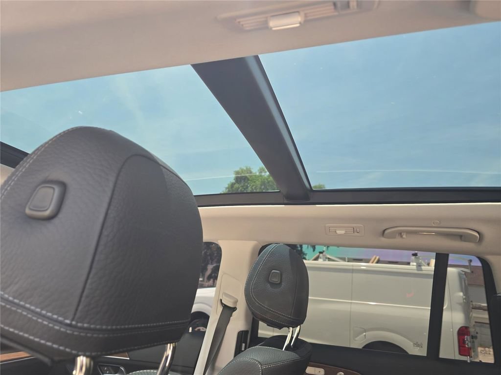 Used 2026 Mercedes-Benz GLS 450 4MATIC image 31