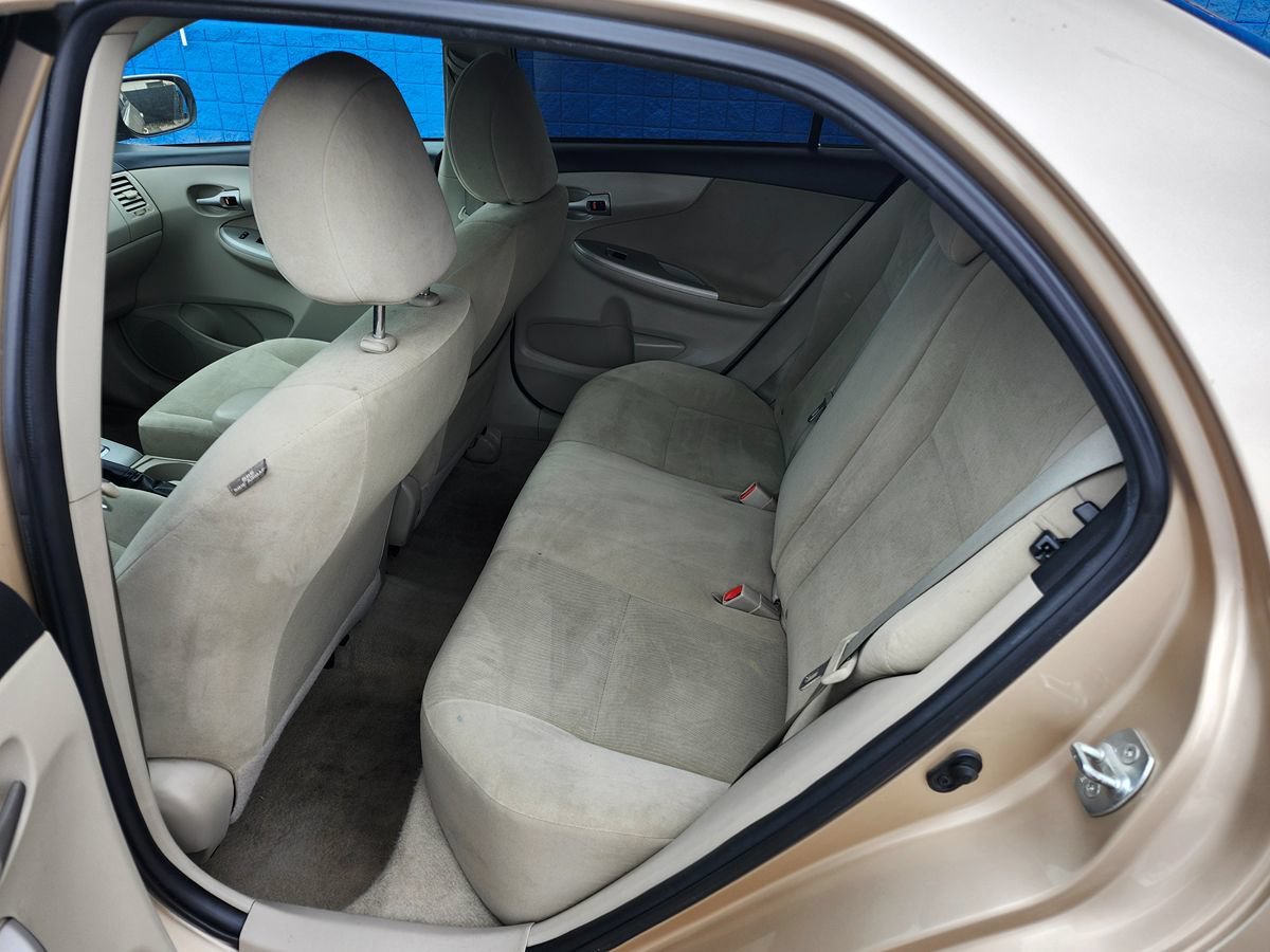 Used 2013 Toyota Corolla LE FWD image 15