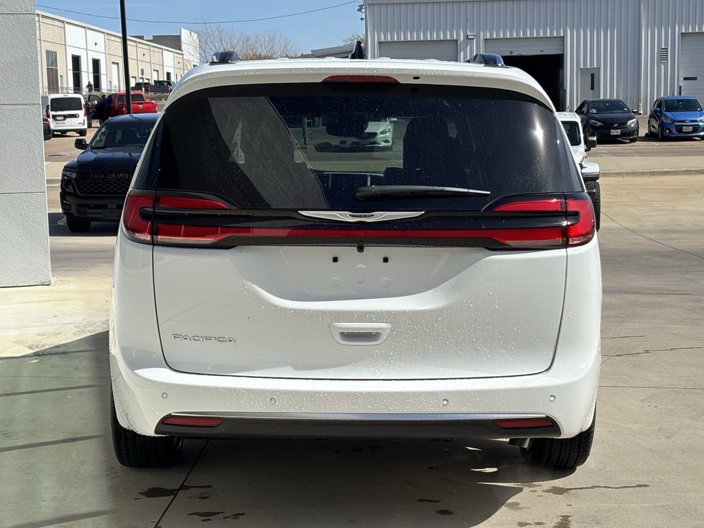 New 2026 Chrysler Pacifica Pinnacle FWD image 4