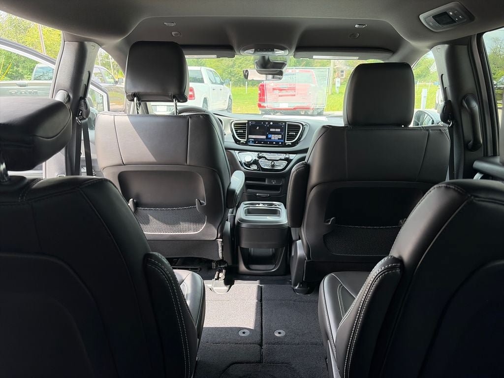 New 2027 Chrysler Pacifica LX FWD image 32