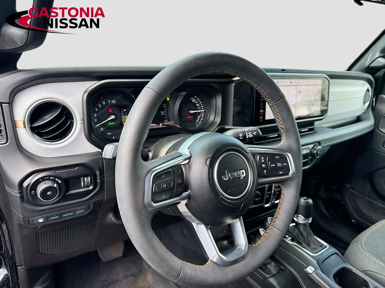 Used 2024 Jeep Wrangler Unlimited Sahara AWD/4WD image 11