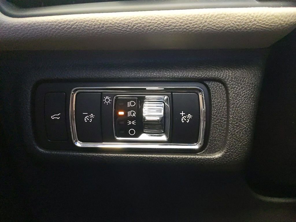 Used 2025 Lincoln Corsair AWD w/ Equipment Group 101A image 22