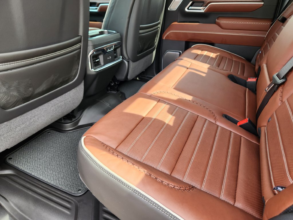 New 2026 GMC Sierra 3500 Denali Ultimate w/ LPO, Black Badging Package AWD/4WD image 10