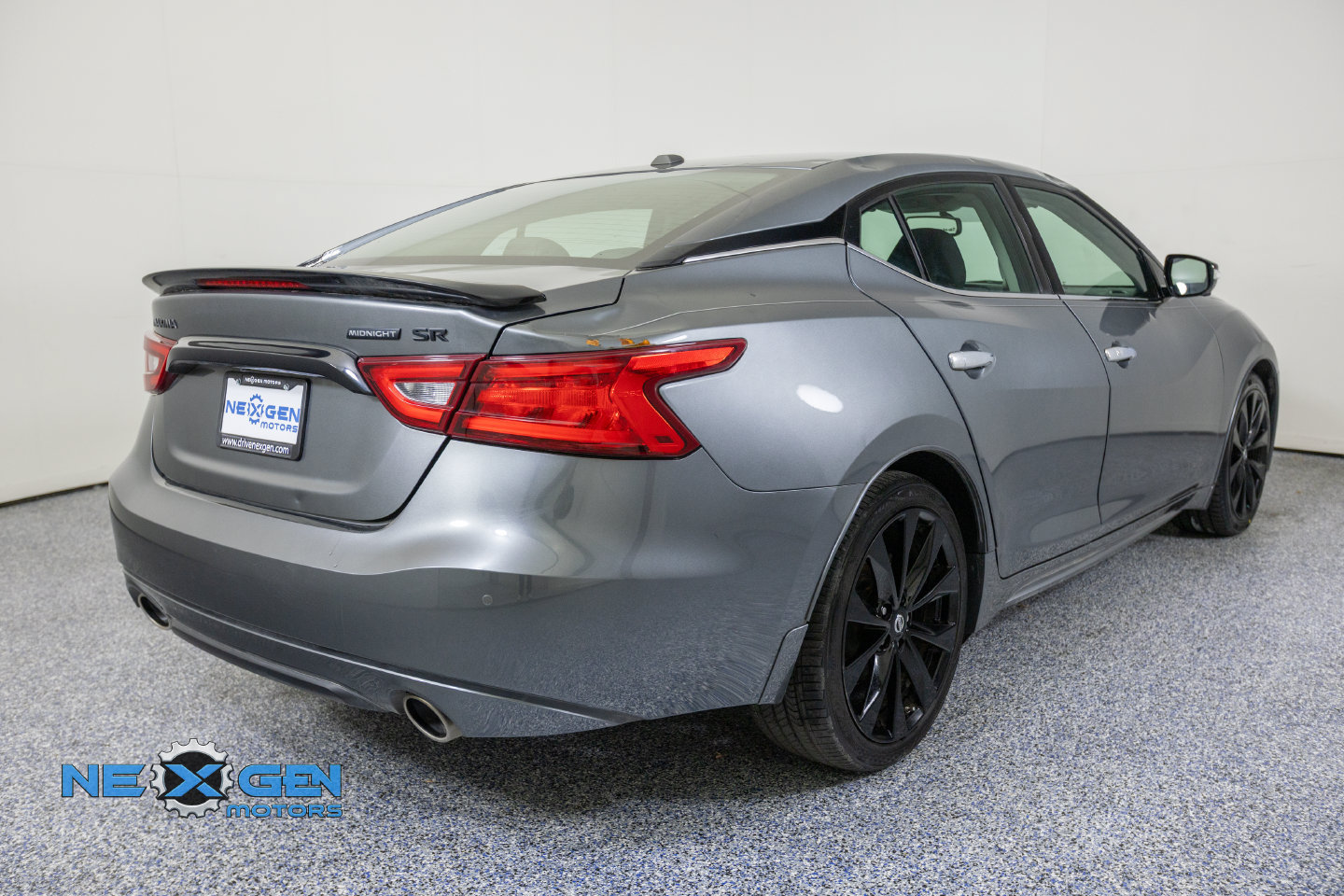 Used 2018 Nissan Maxima SR w/ Midnight Edition FWD image 8