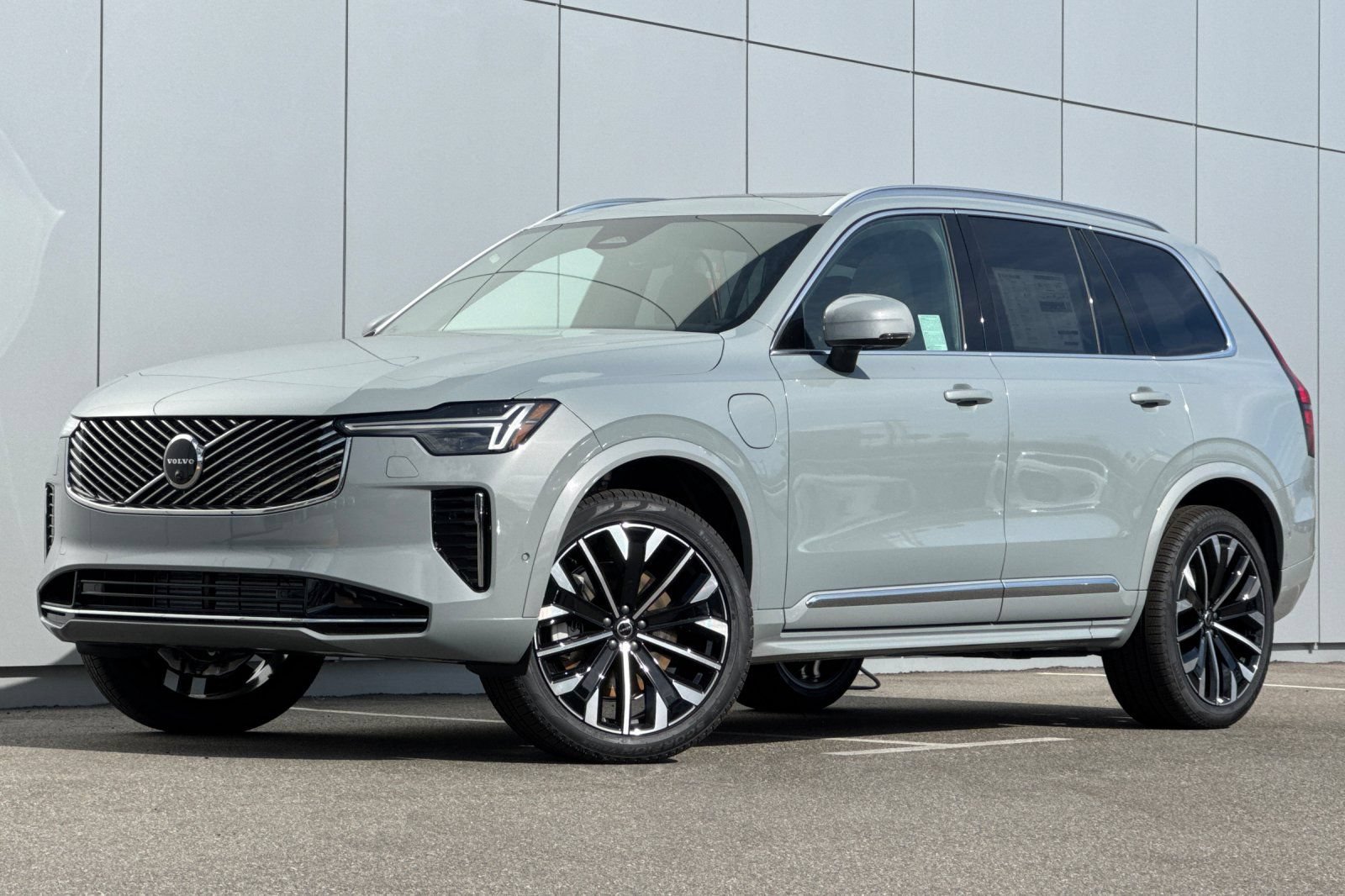 New 2026 Volvo XC90 T8 Plus w/ Protection Package AWD/4WD image 1