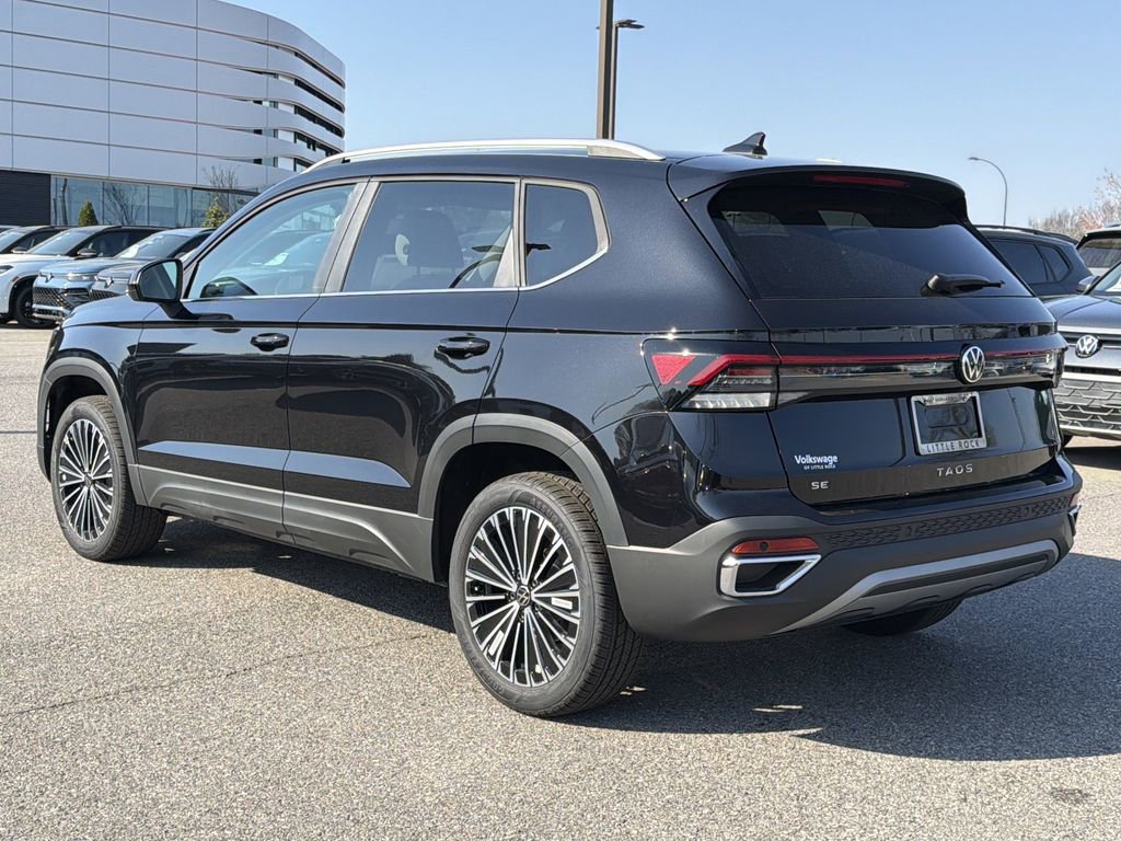 New 2026 Volkswagen Taos SE image 3