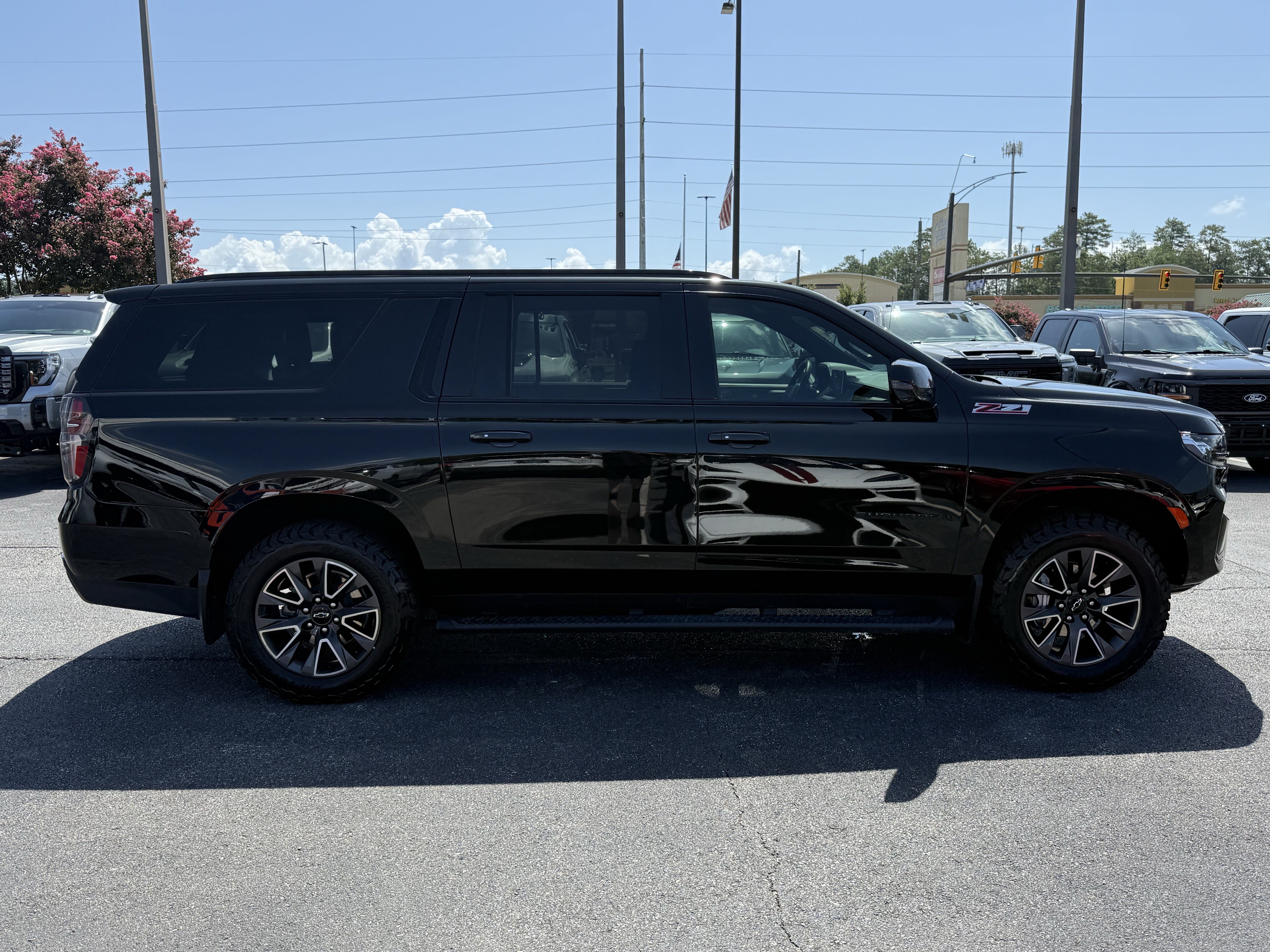 Used 2023 Chevrolet Suburban Z71 w/ Z71 Off-Road Package AWD/4WD image 11