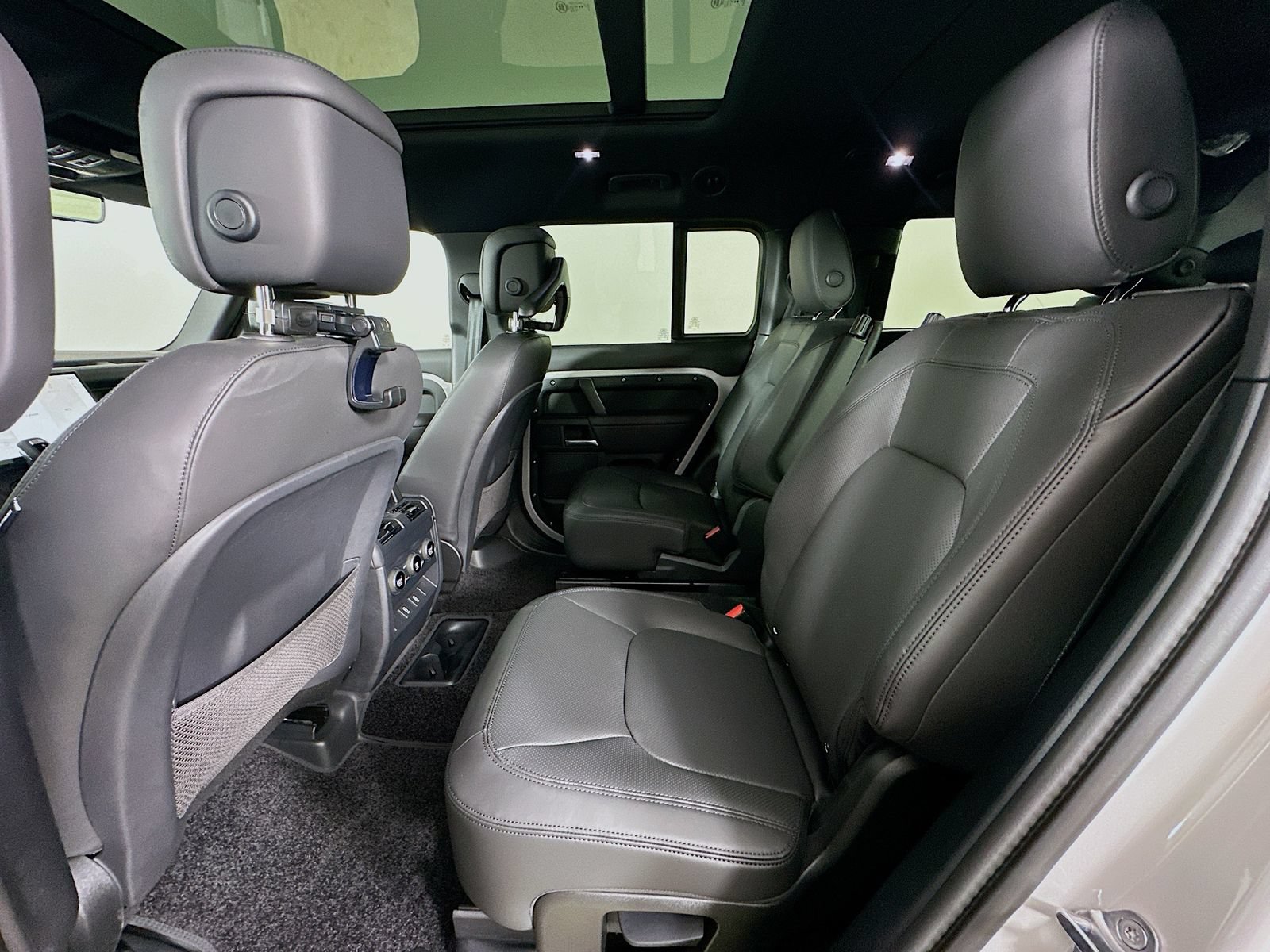 New 2026 Land Rover Defender 130 X-Dynamic SE AWD/4WD image 38