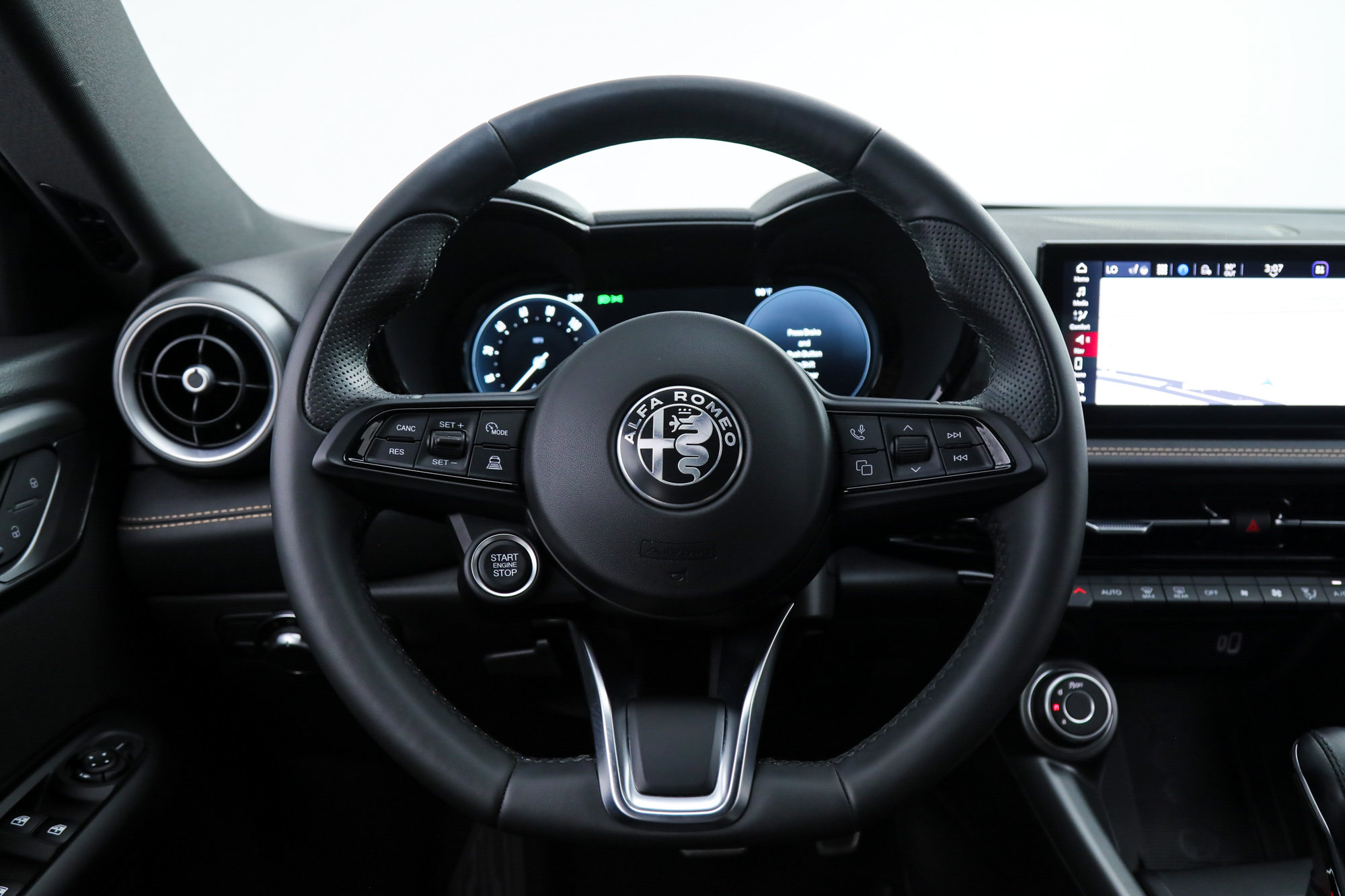 New 2025 Alfa Romeo Tonale w/ Premium Package AWD/4WD image 18