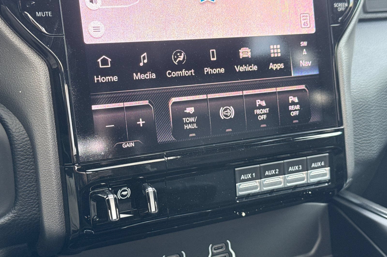 New 2026 RAM 3500 Laramie AWD/4WD image 19