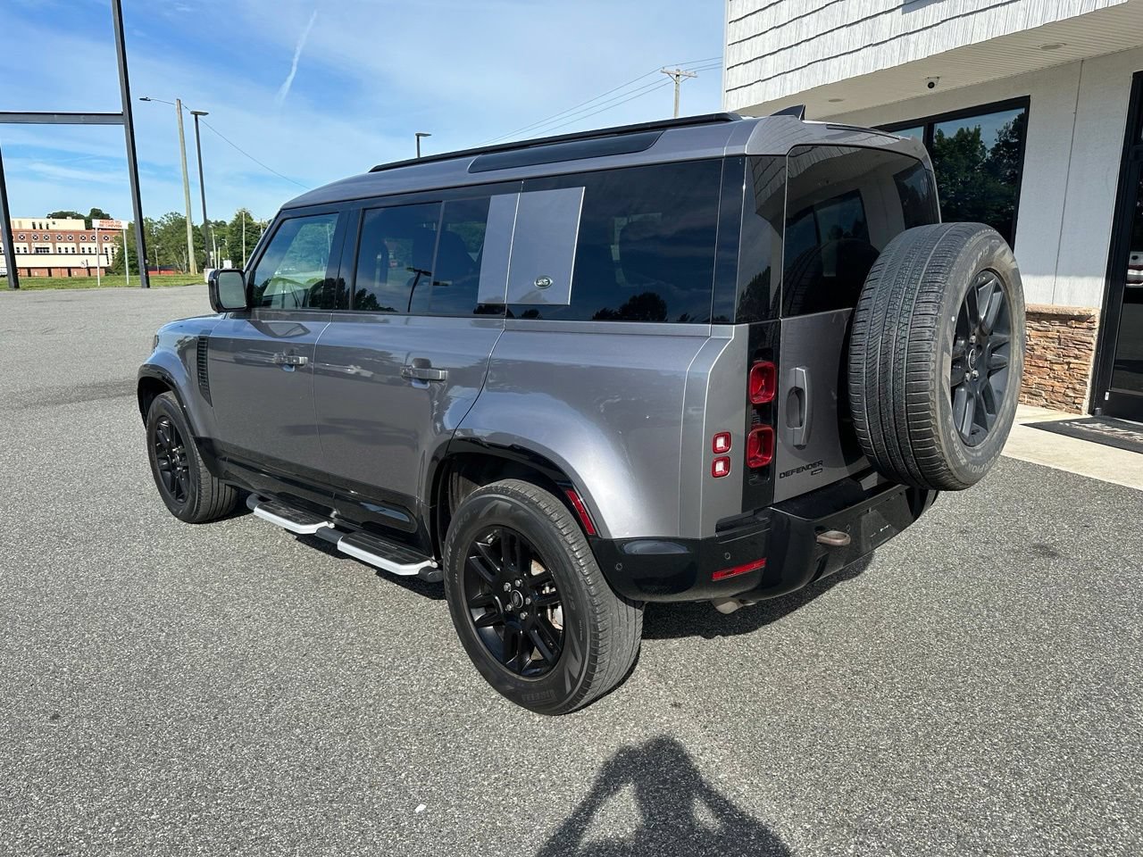 Used 2023 Land Rover Defender 110 X-Dynamic SE AWD/4WD image 6
