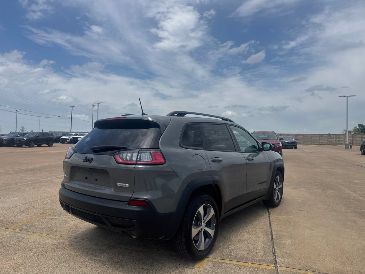 Used 2020 Jeep Cherokee Latitude w/ Quick Order Package 26F North AWD/4WD image 20