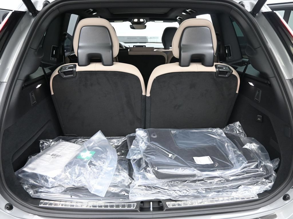 New 2026 Volvo XC90 B6 Plus w/ Protection Package Premier AWD/4WD image 18