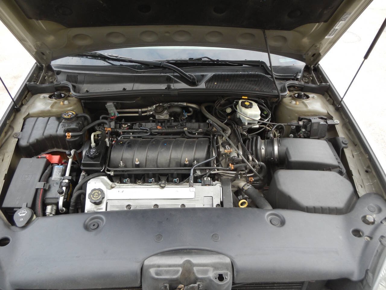 Used 2002 Cadillac De Ville FWD image 48