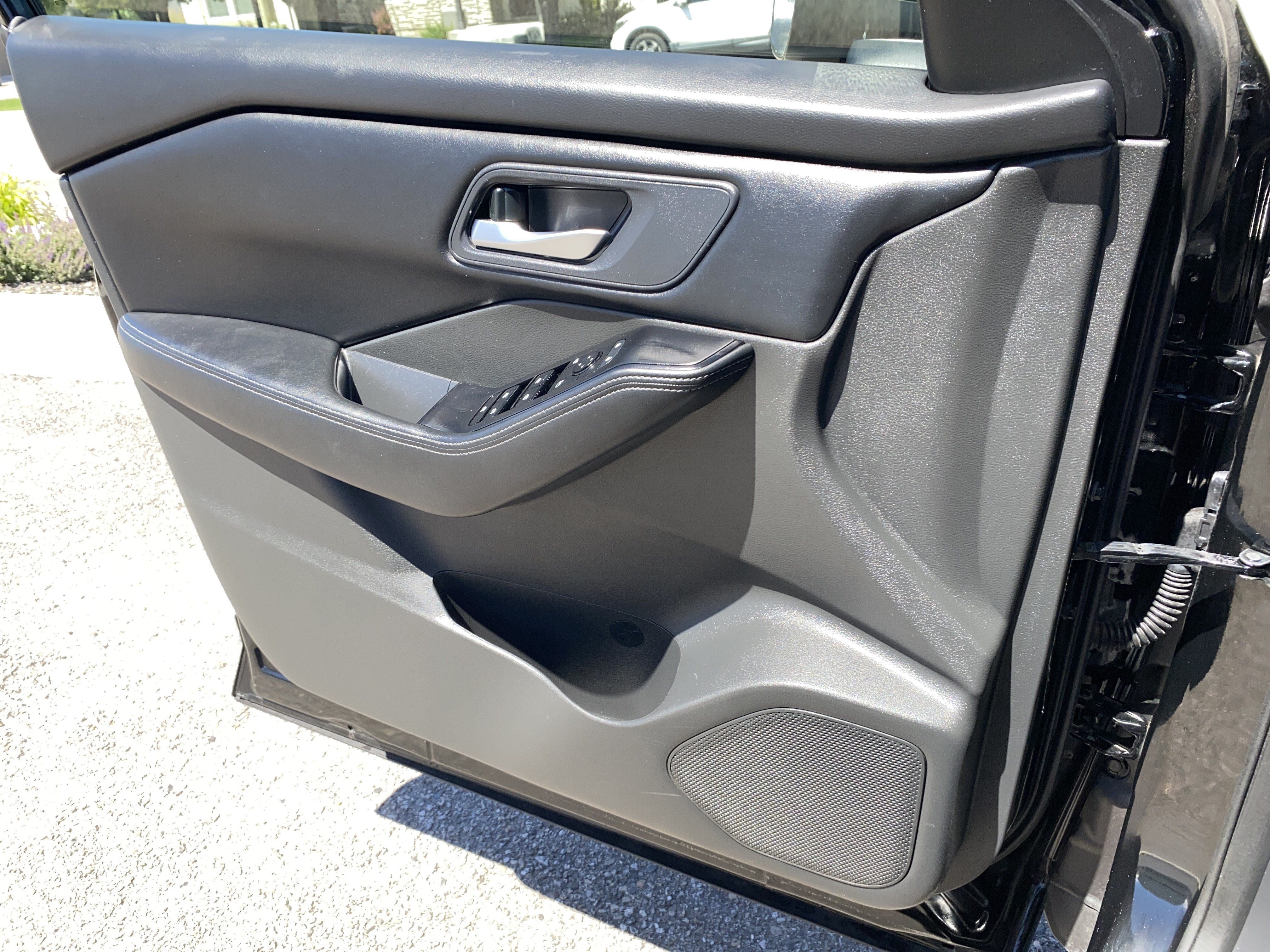 Used 2024 Nissan Rogue SV AWD/4WD image 17