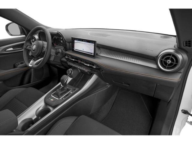 Certified 2025 Alfa Romeo Tonale w/ Premium Package AWD/4WD image 14
