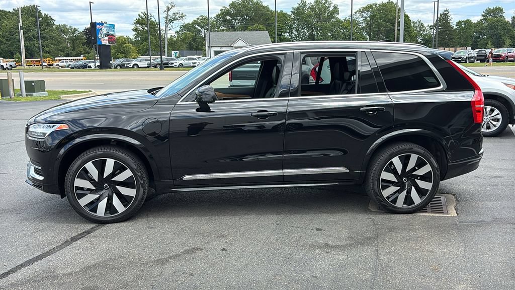 Used 2024 Volvo XC90 T8 Plus w/ Protection Package Premier AWD/4WD image 3