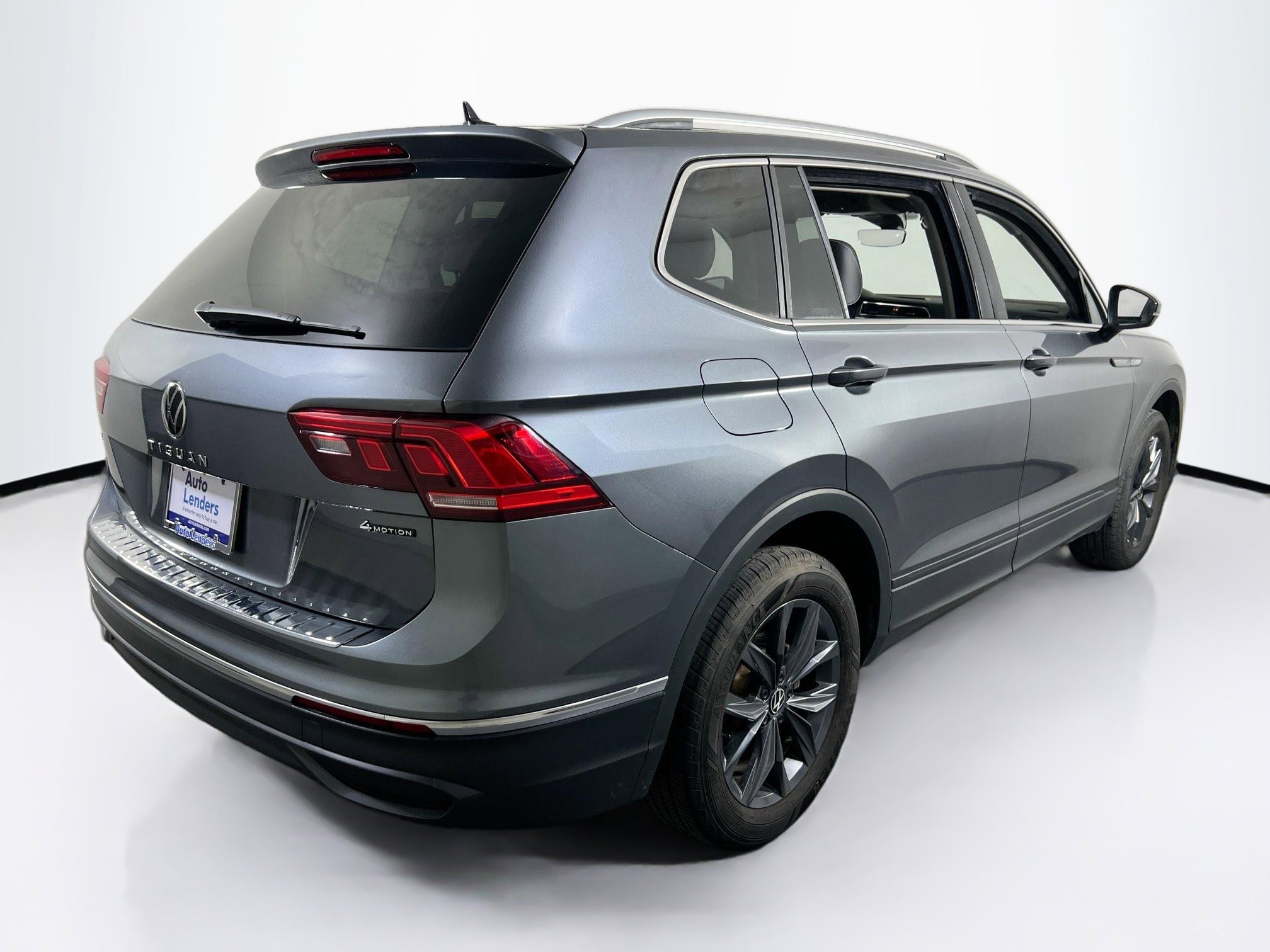 Used 2022 Volkswagen Tiguan SE AWD/4WD image 5