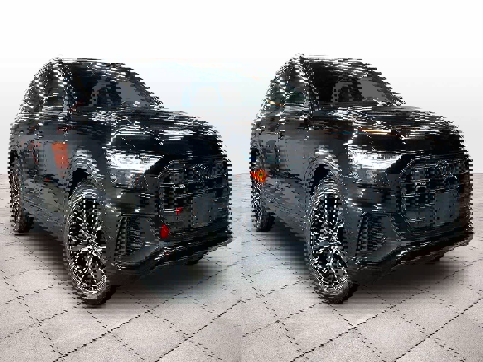 Used 2023 Audi Q8 Prestige w/ Prestige Package image 2