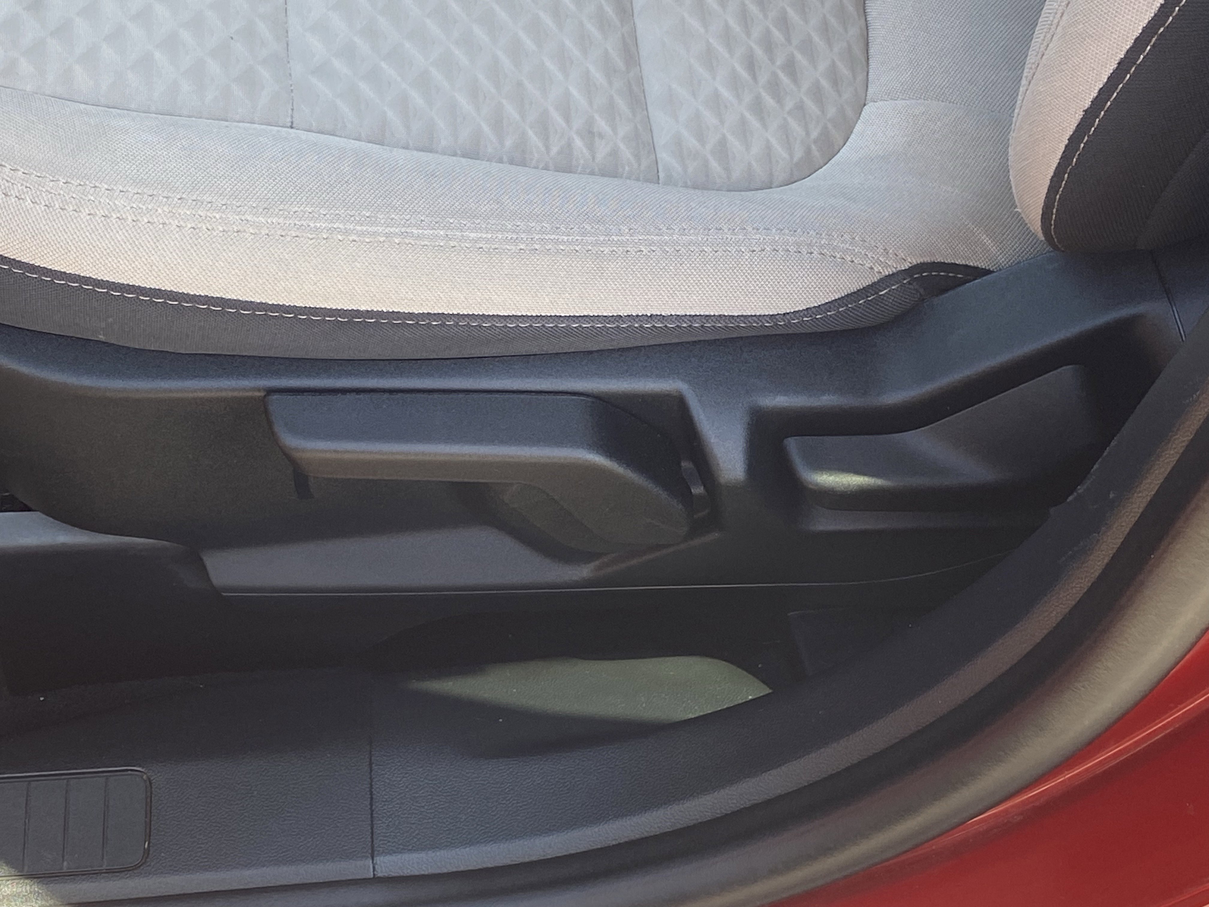 Used 2021 Ford Escape SE FWD image 18