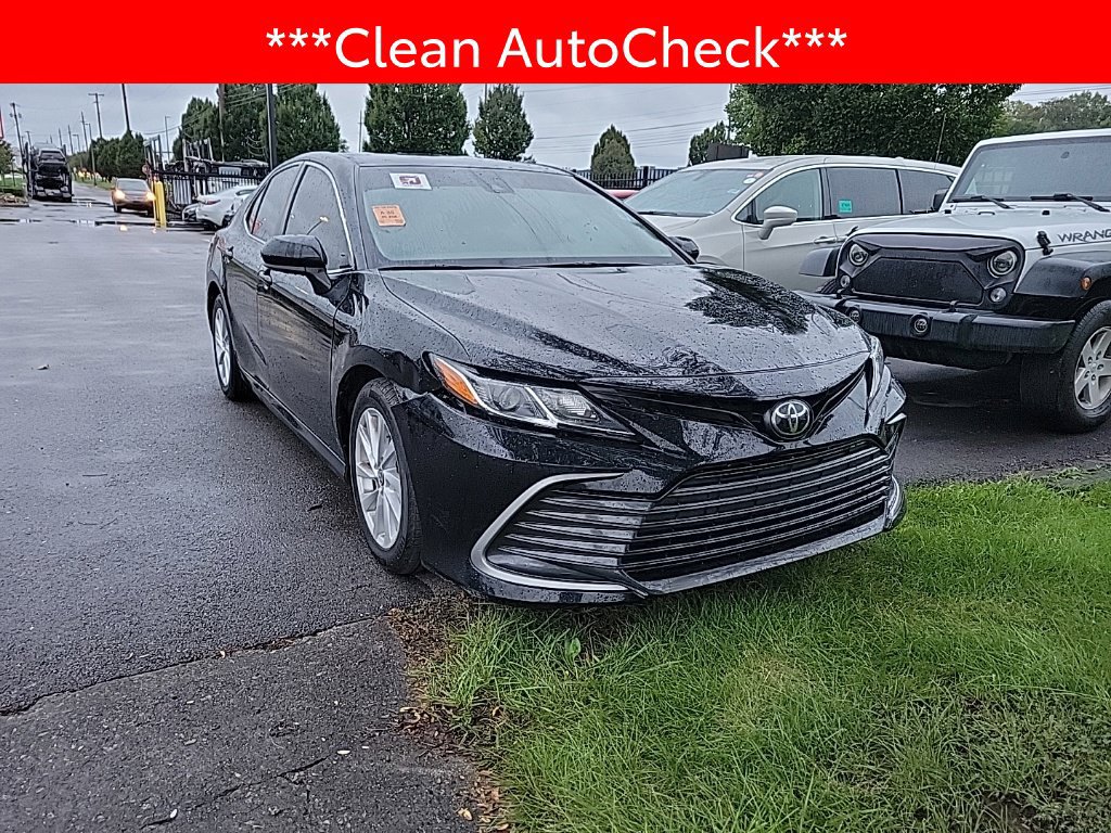 Used 2023 Toyota Camry LE FWD image 3