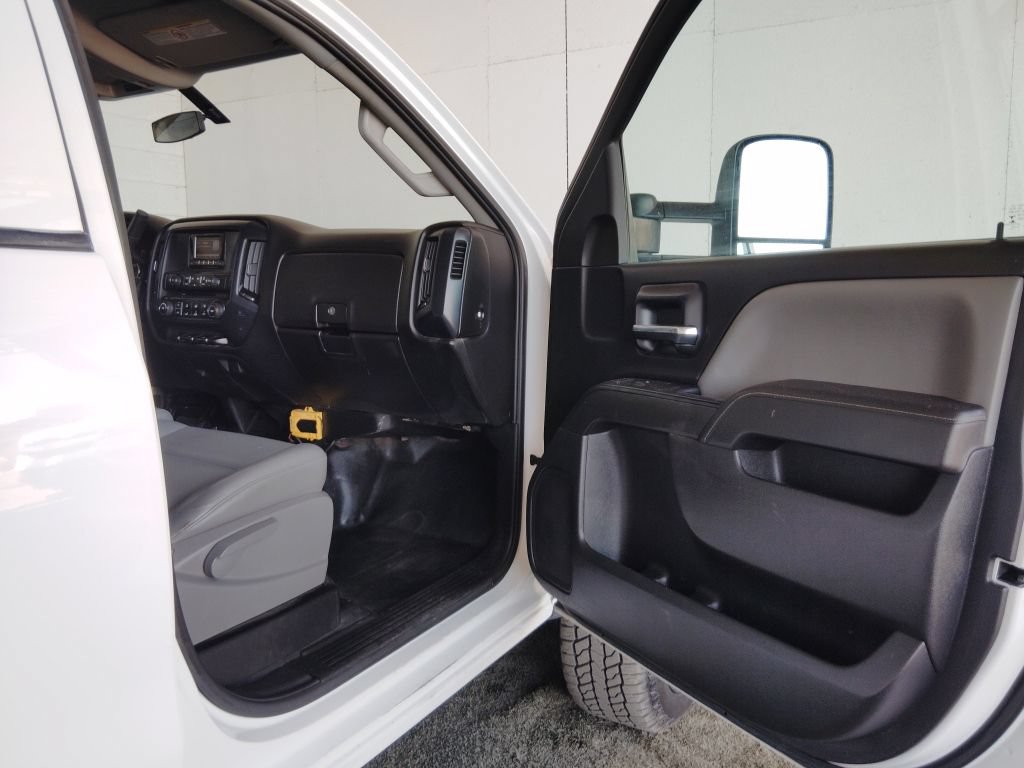Used 2015 Chevrolet Silverado 3500 W/T AWD/4WD image 9