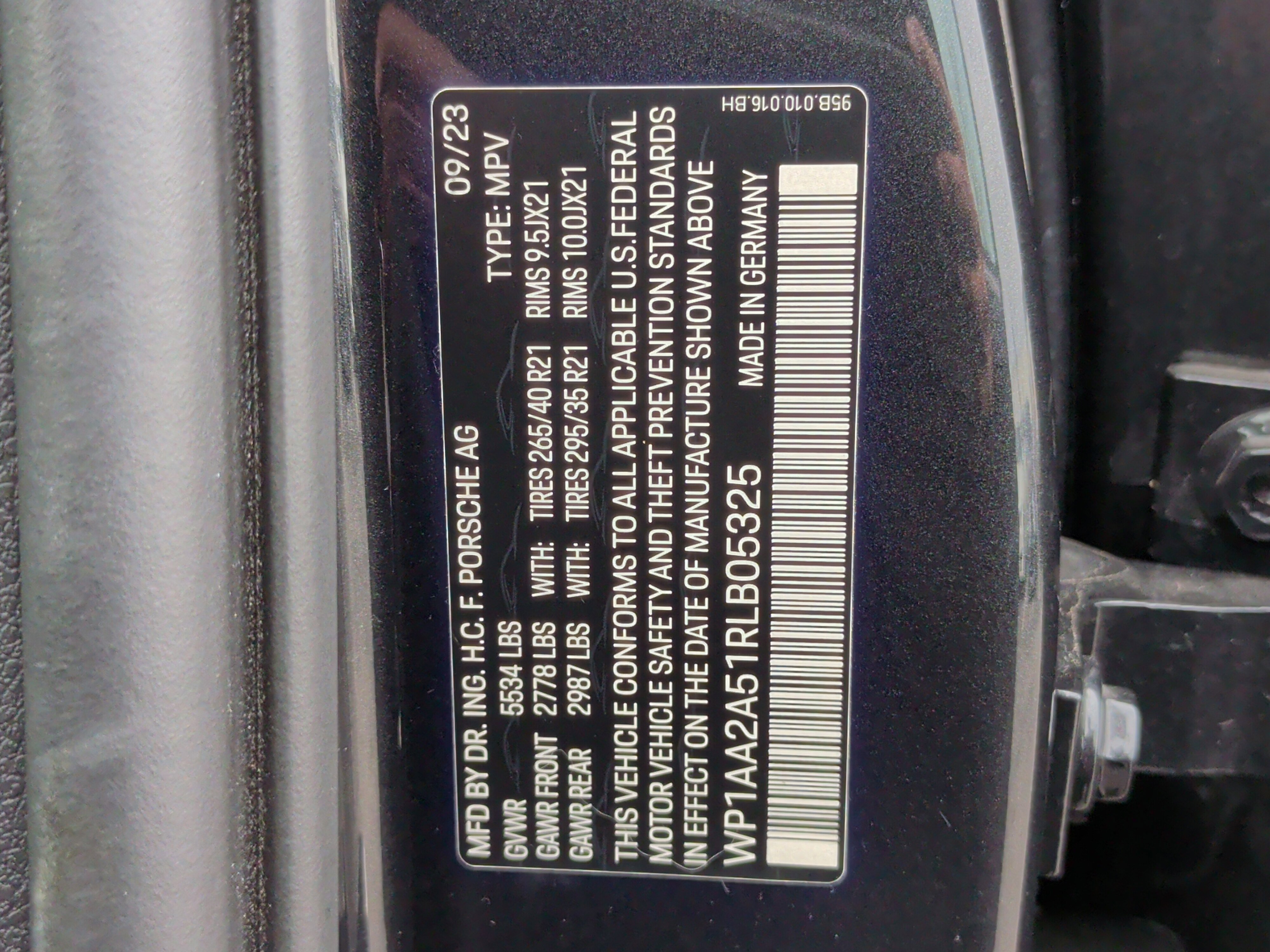 Used 2024 Porsche Macan image 39