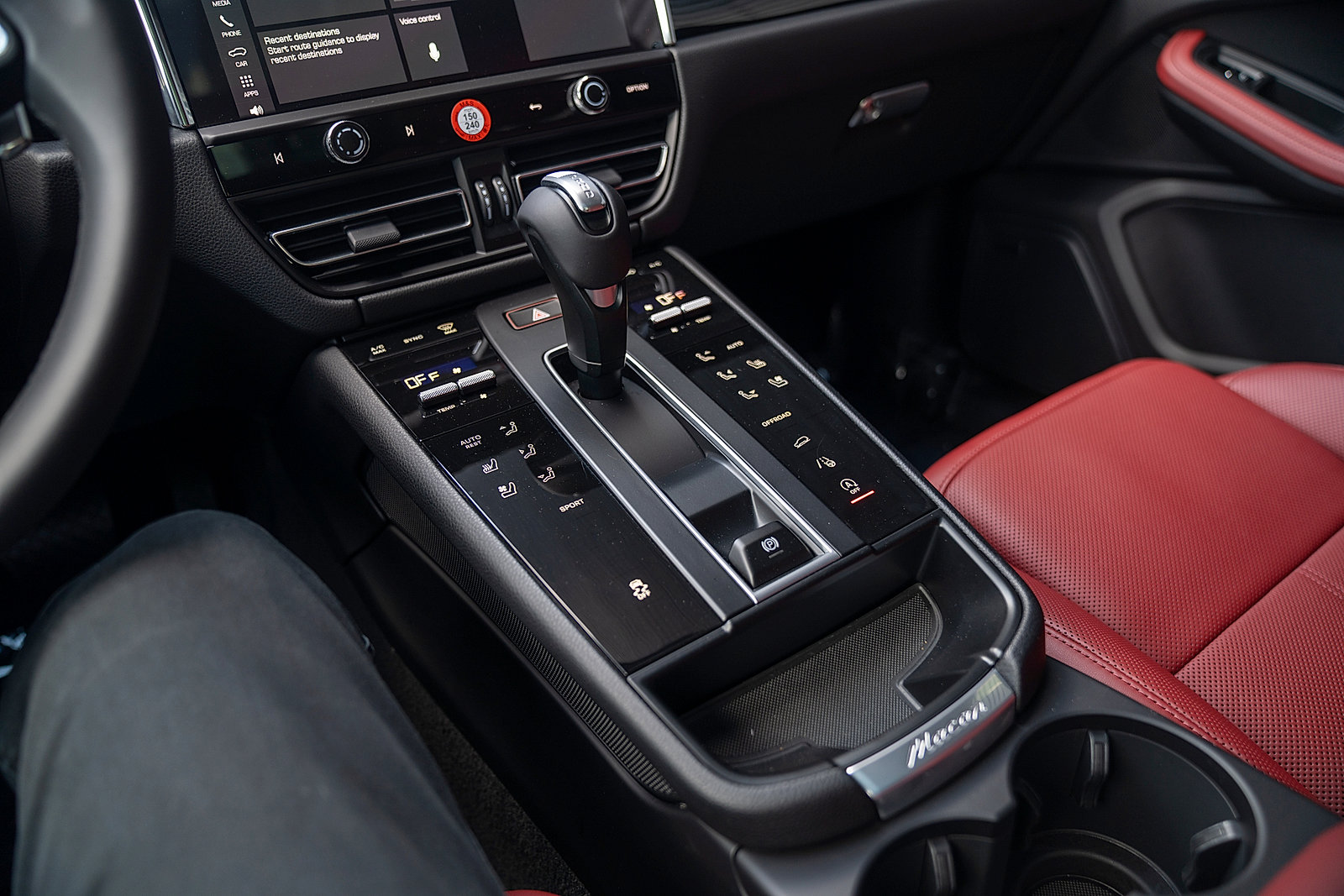 Certified 2026 Porsche Macan AWD/4WD image 13