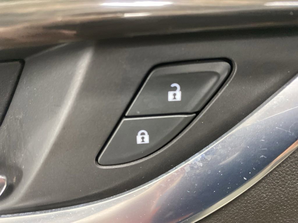 Used 2023 Buick Enclave Essence w/ LPO, Floor Liner Package AWD/4WD image 33