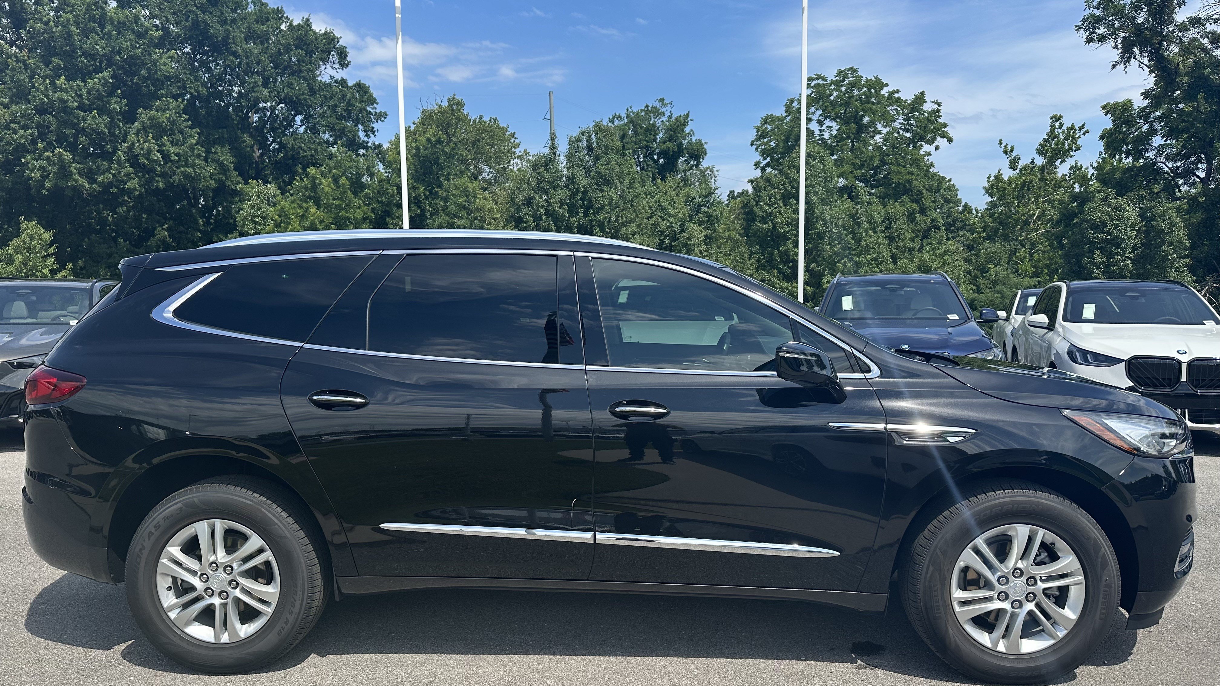 Used 2021 Buick Enclave Essence w/ Sound and Sites Package FWD image 11