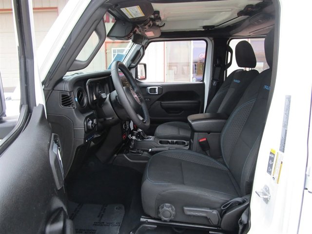 Used 2024 Jeep Wrangler Unlimited Rubicon 4xe image 10