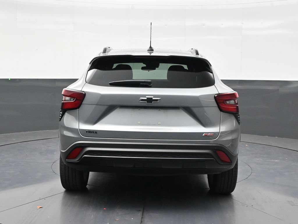 Used 2025 Chevrolet Trax RS w/ Sunroof Package FWD image 4