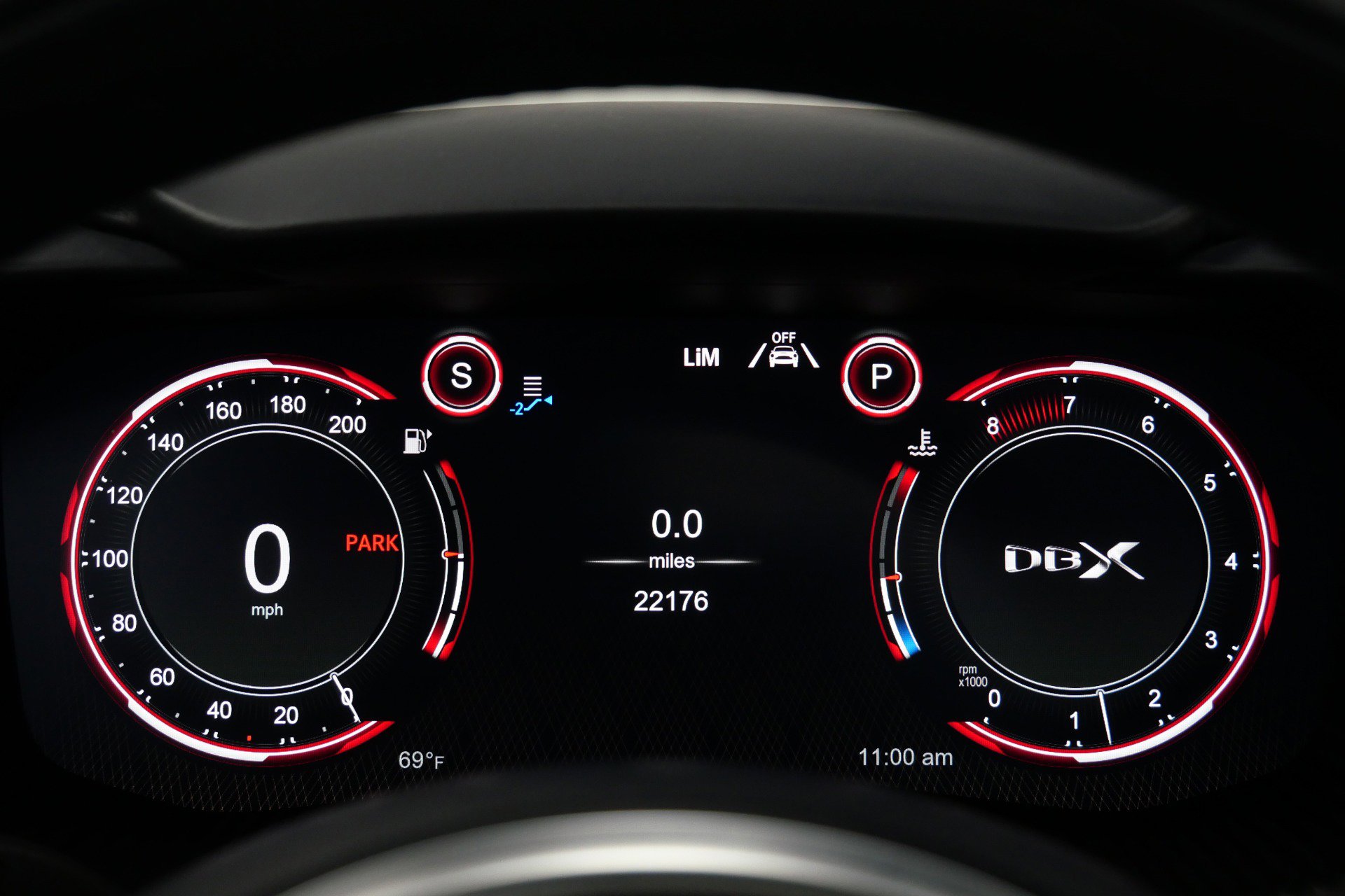 Used 2022 Aston Martin DBX image 22