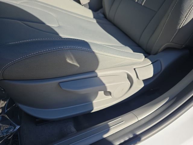 Certified 2025 Hyundai Elantra Blue image 41