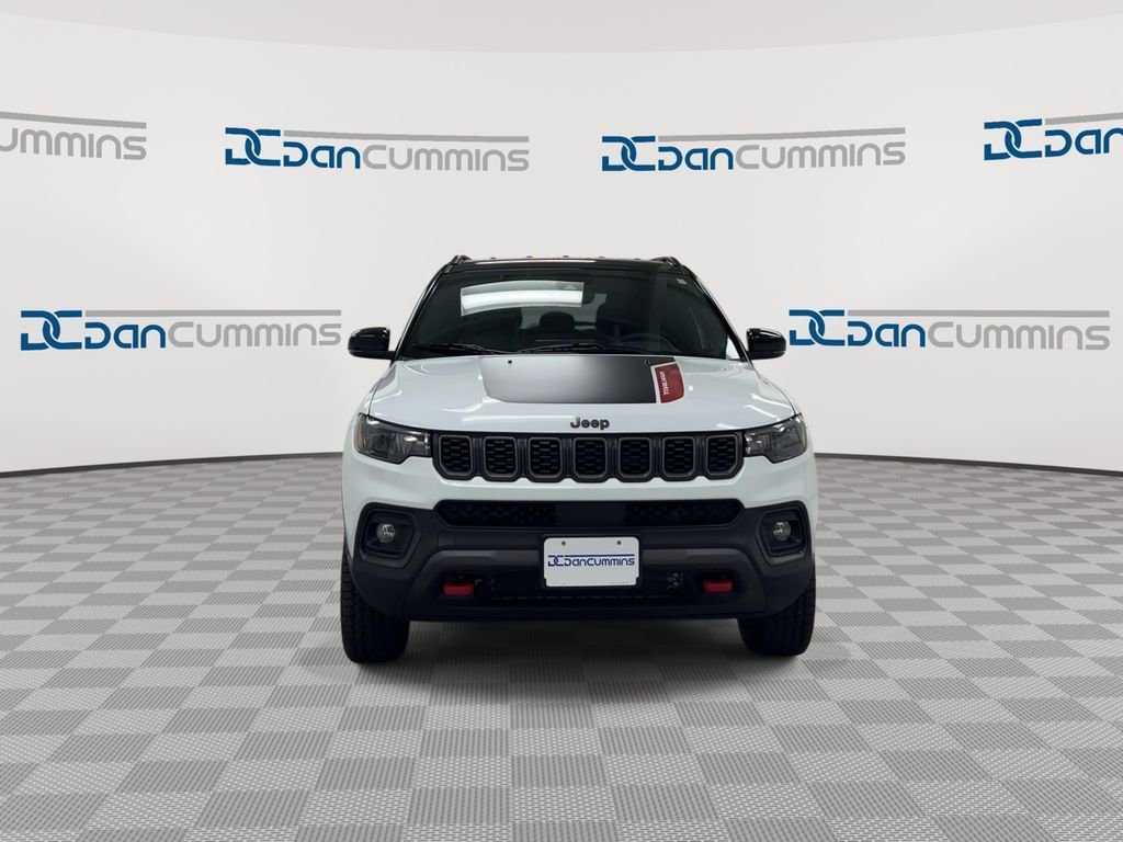 Used 2025 Jeep Compass Trailhawk w/ Trailer Tow Group AWD/4WD image 3
