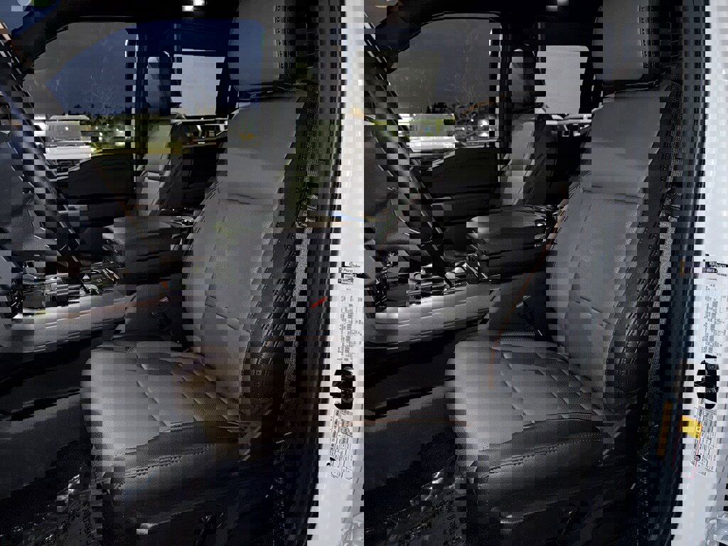 New 2025 Ford F150 Lariat w/ Equipment Group 501A Mid image 19