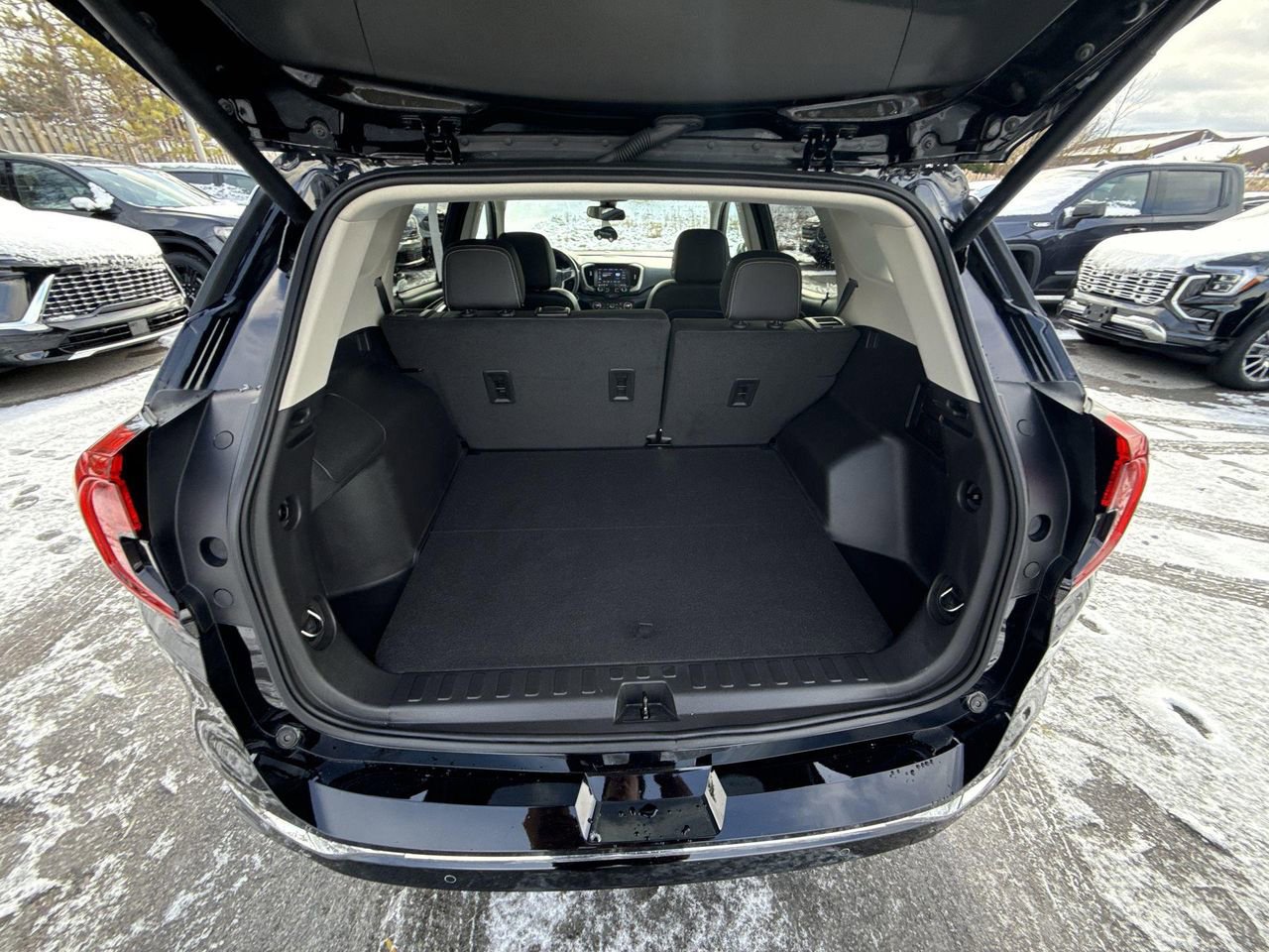 Used 2023 GMC Terrain Denali w/ Denali Premium Package image 32