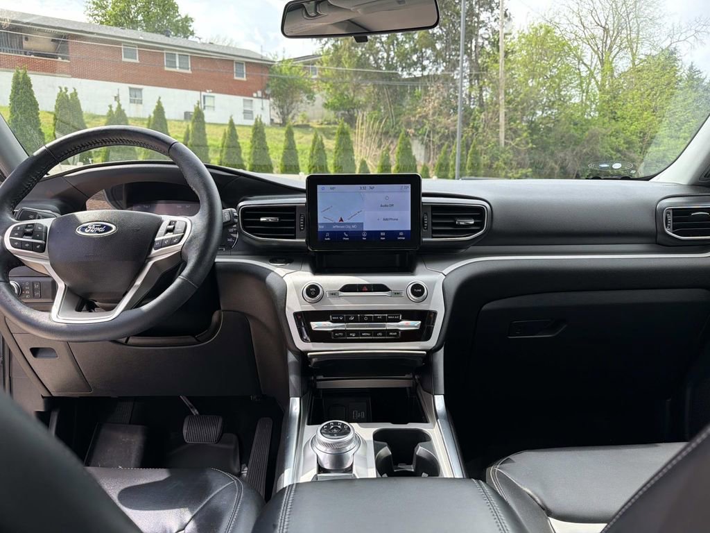 Used 2022 Ford Explorer XLT w/ Equipment Group 202A image 17