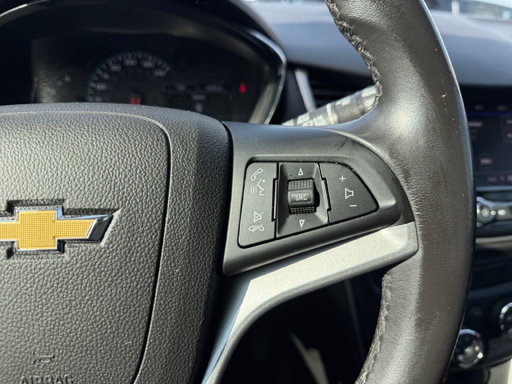 Used 2020 Chevrolet Trax LT w/ LT Convenience Package AWD/4WD image 29