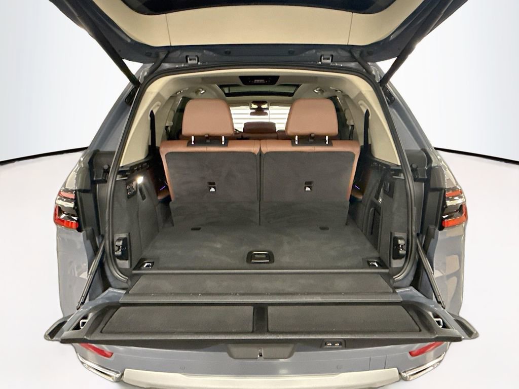 Certified 2024 BMW X7 xDrive40i w/ Premium Package image 27