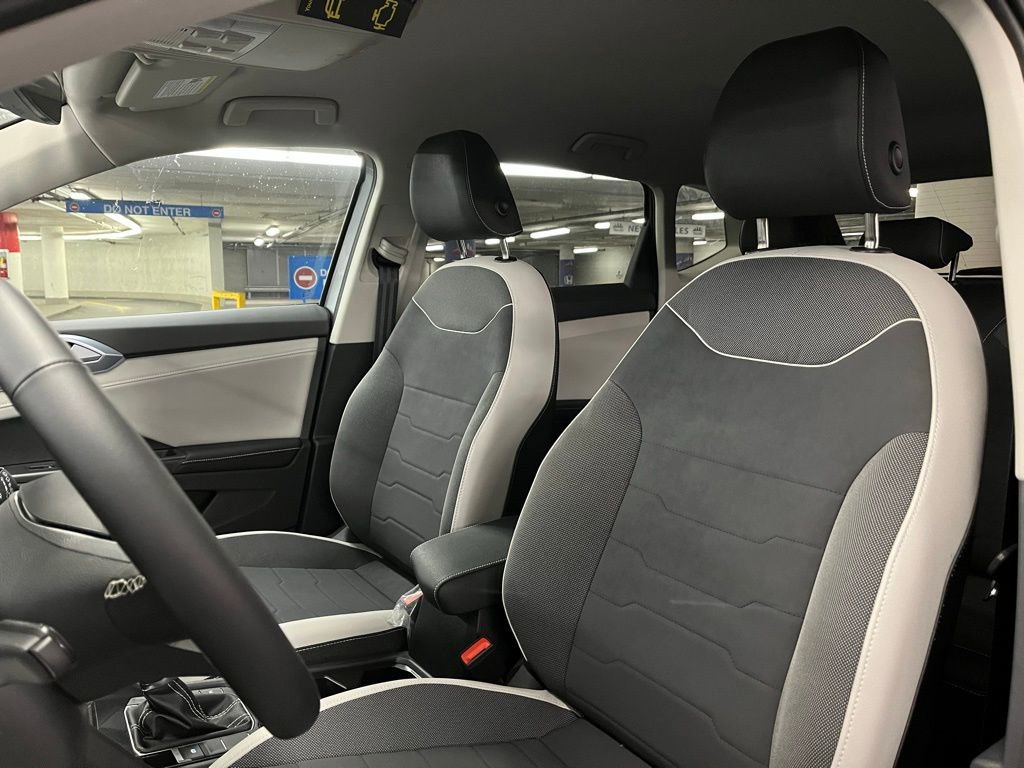 New 2025 Volkswagen Taos SE image 18