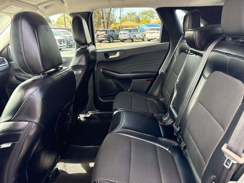 Used 2025 Ford Escape SE image 10